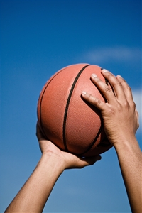 Sports contact lenses can help basketball players