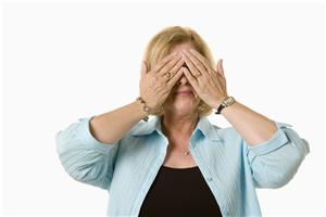Symptoms of dry eye worsen in menopausal women